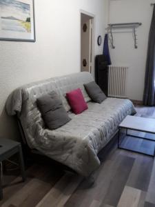 Leucate,cadre arboré,ombragé,sous les cyprès