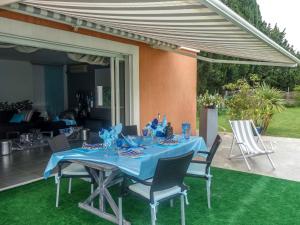 Maisons de vacances Holiday Home Un petit coin de paradis by Interhome : photos des chambres