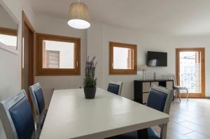 Lets Holidays Mediterranean apartment 3 minutes to the beach 3