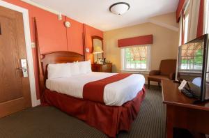 Queen Room room in Cumberland Falls State Resort Park