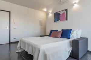 NOMENTANA WHITE APARTMENT