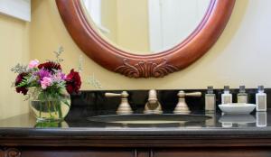 Double Room room in Athenaeum Hotel