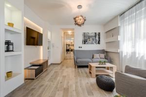 Sunny 4**** luxury apart with garden in center