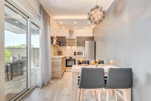Sunny 4**** luxury apart with garden in center