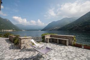 Коттедж Villa Nava Laglio - your villa on the lake! sleeps 12 Лальо Италия