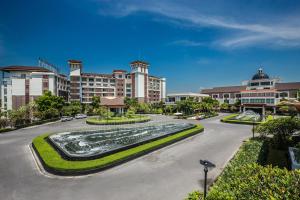 Summit Windmill Golf Suite Hotel at Suvarnabhumi