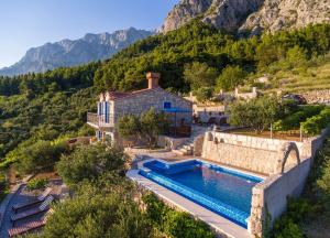 Villa with Private Pool room in Villa Pina in Makarska private pool