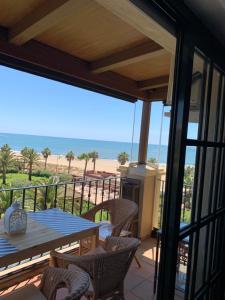 Mirando al mar. Primera linea de playa