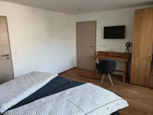 Beim Hooch. Egon - Boos