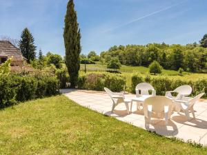 Maisons de vacances Spacious Holiday Home in Altillac with Private Pool : photos des chambres