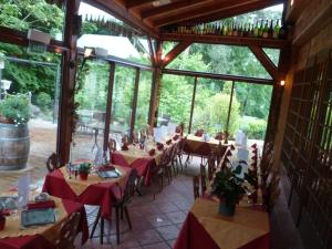 Hotels Hotel Restaurant Les Pins logis : photos des chambres