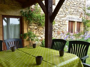 Maisons de vacances Rurally located holiday home with magnificent view close to Cazals : photos des chambres