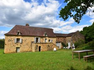 Beautiful holiday home in wooded grounds near Villefranche du P rigord 7 km