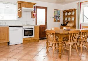 BallybHoliday Cottages No 7 by Trident Holiday Homes