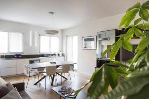 Brand new apt , City Life district