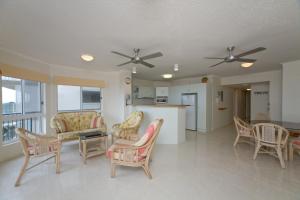 Pacific Waves Apartments