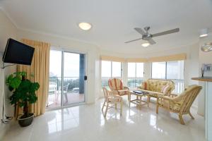 Pacific Waves Apartments