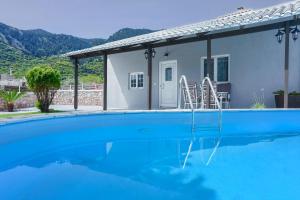 Fontana Luxury Villa Salakos With Pool Near Beach