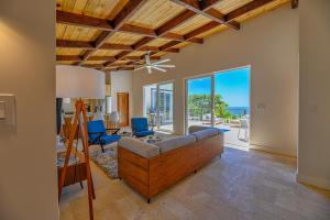 Villa Topaz Above West Bay with 180 degree views!