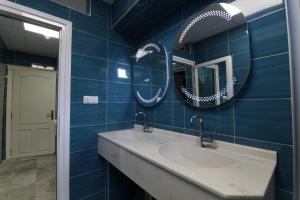 Twin Room with Shared Bathroom room in Hostel Kyosheto