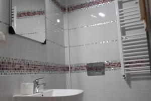 Vierbettzimmer mit eigenem Bad