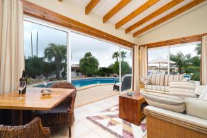 Semoni by Aguilarent