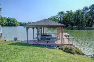 4 Bed 4 Bath Vacation home in Mineral - Orange