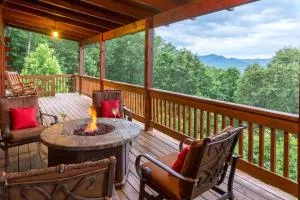 4 Bed 4 Bath Vacation home in Sylva - Tuckasegee