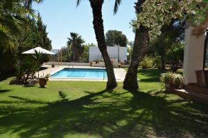 Villa Sitges Colibri at 10 min Walk Beaches - Center City Amaizing Garden Pool XXL Private Tenis Piste