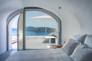 Echoes Luxury Suites Santorini Greece