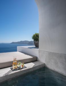 Echoes Luxury Suites Santorini Greece