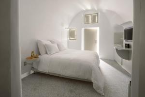 Echoes Luxury Suites Santorini Greece