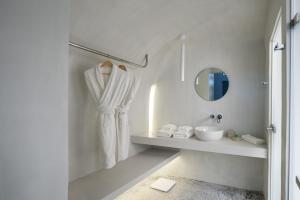 Echoes Luxury Suites Santorini Greece