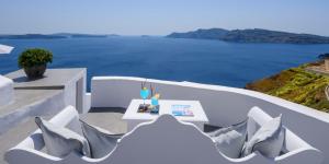 Echoes Luxury Suites Santorini Greece