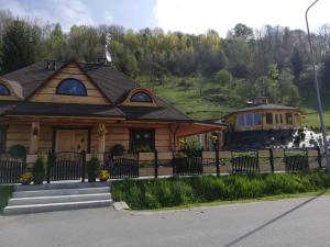 Agrodomki z bali Konradow