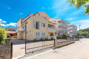 Apartments Nino - 4hvězdičkové hotely ve městě Malinska