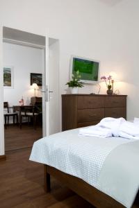 Deluxe Two-Bedroom Apartment (5 Adults) room in Apartmány Šupina