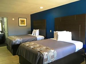Queen Room with Two Queen Beds room in Americas Best Value Inn Denham Springs