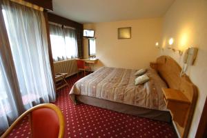Chris-Tal Hotel photo 18