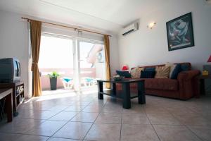 Penthouse Christina with Pool - Large Sunny Terrace - Seaview - 250m to Beach and Restaurants - Free Parking - Trogir and Ciovo - 15 minutes to airport