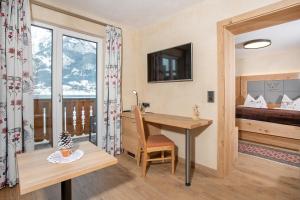Deluxe Double or Twin Room with Lake View room in Gasthof St.Hubertus