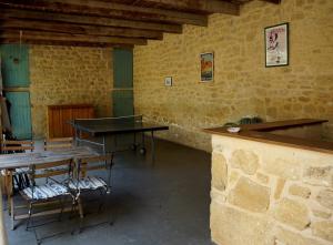 Maisons de vacances Mas Blauvac avec piscine, Entre Uzes Pont du Gard : Maison 4 Chambres