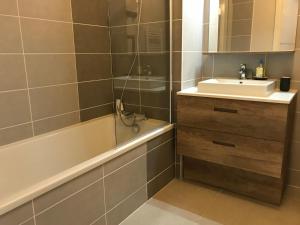 Maisons de vacances VAUJANYLOCATIONS - Domaine du Patre : photos des chambres