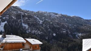 Maisons de vacances VAUJANYLOCATIONS - Domaine du Patre : Suite Deluxe