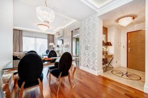 Diamonds Luxury Old Town Residence