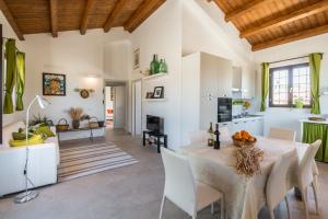 Trappeto Dellago with sea view, pool, parking & wi-fi