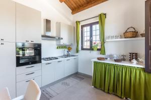 Trappeto Dellago with sea view, pool, parking & wi-fi