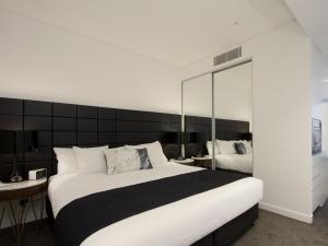 Studio with Balcony room in Silkari Suites at Chatswood