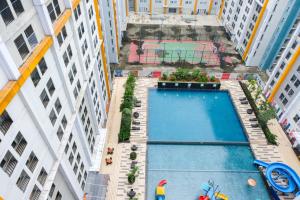 Simply Furnished 1BR at Paramount Skyline Apartment By Travelio