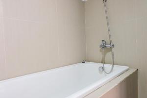 Simply Furnished 1BR at Paramount Skyline Apartment By Travelio